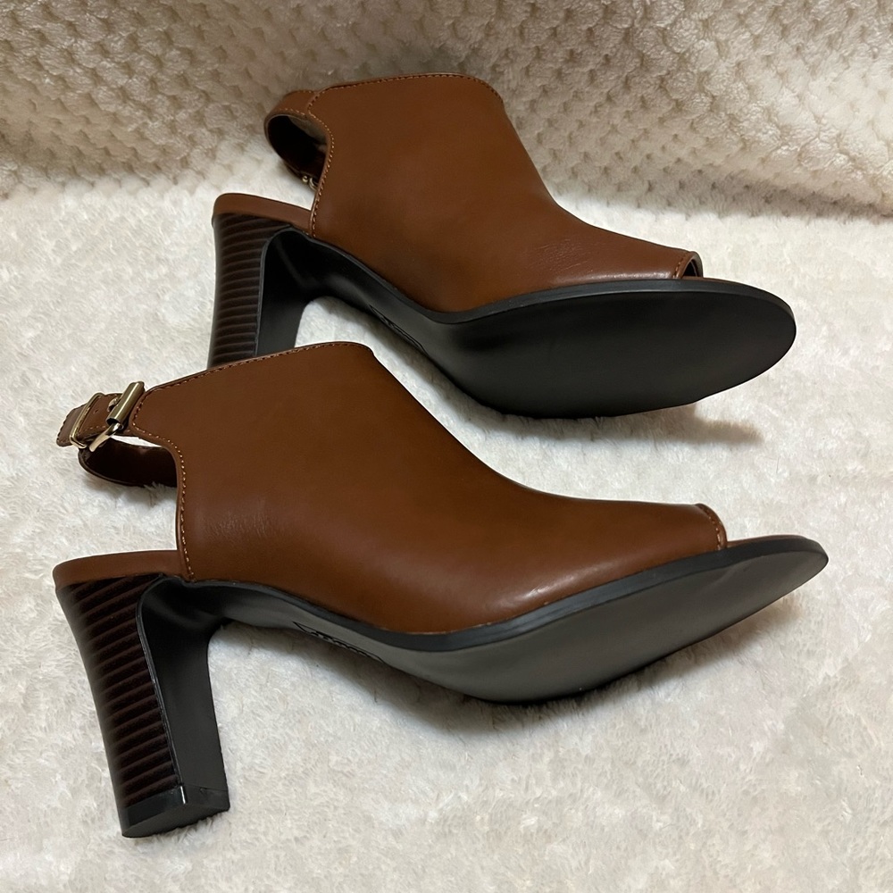 BASS PEEP TOE CYDNEY BOOTIES SIZE 8.5 IN BROWN NWT! - Picture 4 of 4